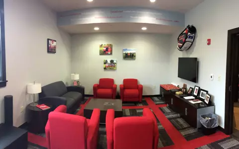 THE JANE AND WALT DENNIS GOLF PERFORMANCE CENTER