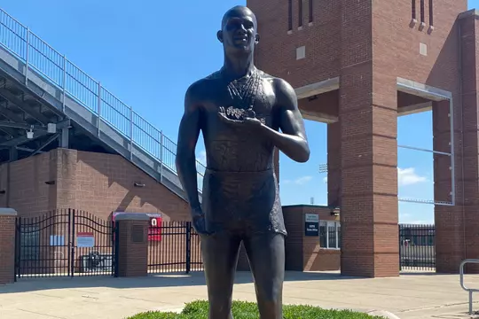 Jesse Owens Statue