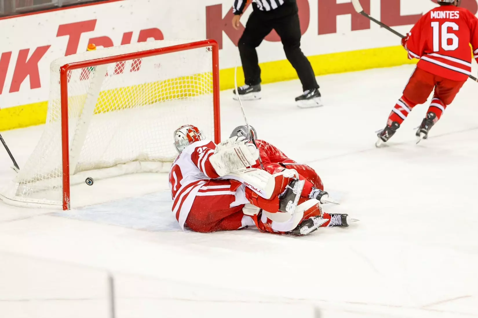 Men's hockey at Wisconsin (10/18/2024)