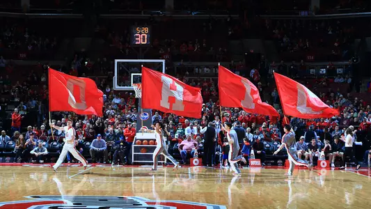 O-H-I-O flags at basketball