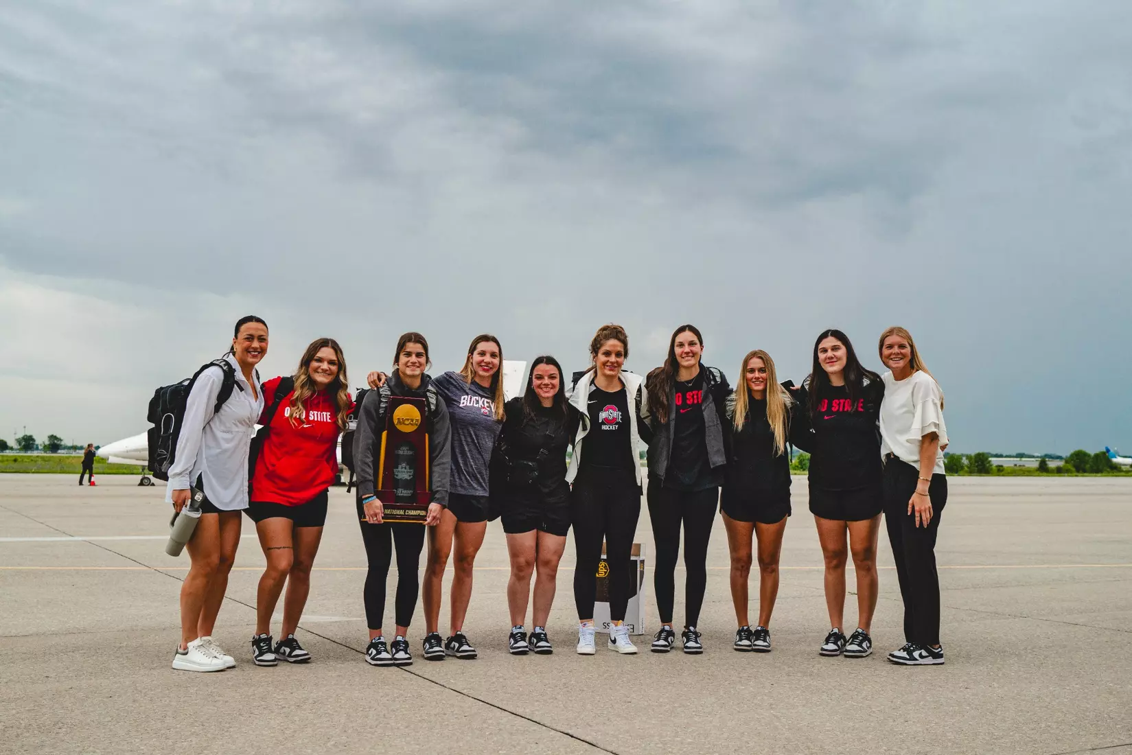 Members of the Ohio State women's hockey team