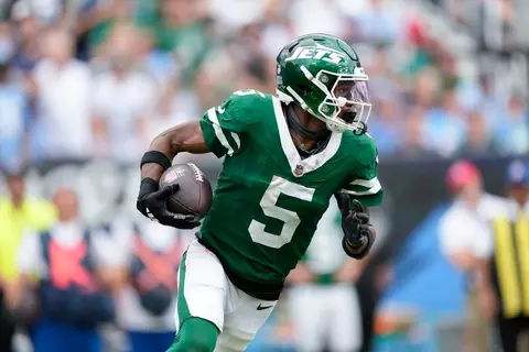 New York Jets wide receiver Garrett Wilson (5) runs the ball in the second half of an NFL football game against the Tennessee Titans in Nashville, Tenn., on Sunday, Sept. 15, 2024. (AP Photo/George Walker IV)