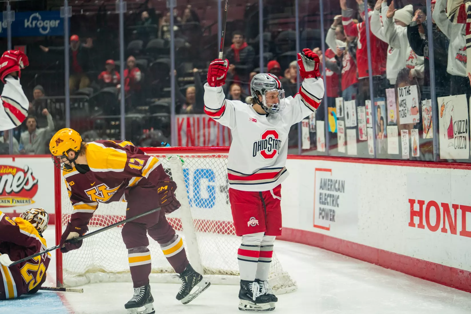 Men's hockey defeats Minnesota 5-1, Jan. 10, 2025