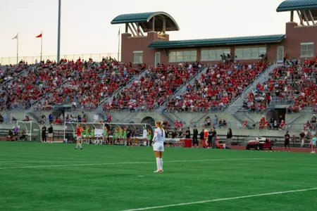 Molly Pritchard with 2,300+ crowd.