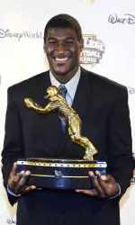 Justin Blackmon with the 2010 Biletnikoff Award