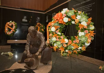 Remember the 10 2001 memorial lobby statue