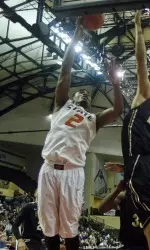Le'Bryan Nash goes up for a layup.
