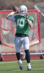 Clint Chelf throws a pass.