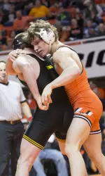 No. 1 Alex Dieringer defeated Patrick Rhoads with a 20-8 major decision at 165 pounds.
