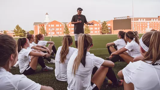 Carmichael talks to team - preseason