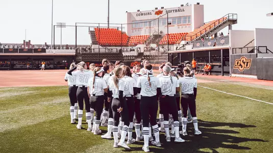 Cowgirl Softball Huddle