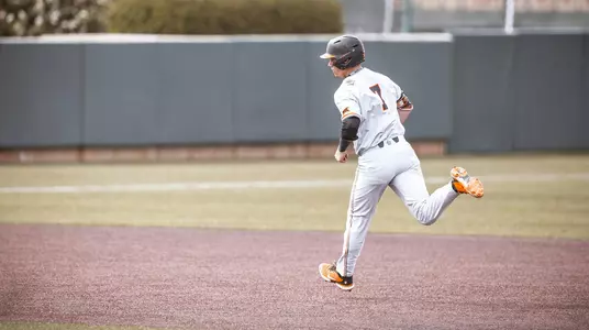 Hewitt rounds bases vs. OU