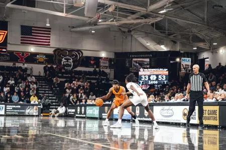 Image Taken at the Oklahoma State Cowboys at Oakland Golden Grizzlies Basketball Game, Sunday, November 13, 2022, Athletics Center O'Rena, Rochester, MI. Mary Elizabeth/OSU Athletics