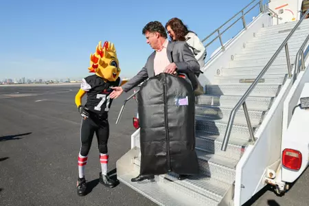 Gundy Lands at Guaranteed Rate Bowl
