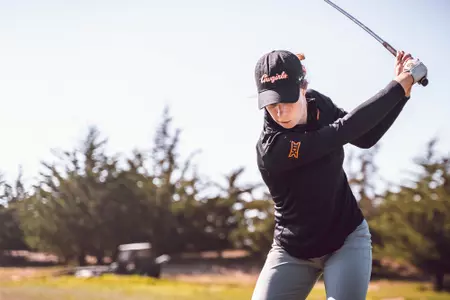 Cecilie Leth-Nissen practices for Pebble Beach