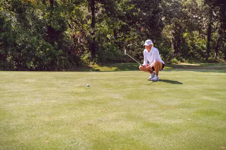 Emma Whitaker lines up putt at Karsten Creek