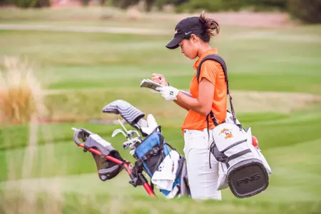 Rina Tatematsu checks yardage book in Norman