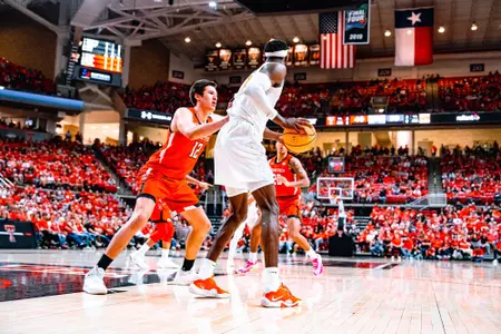 Moussa Cisse backs down defender at Texas Tech