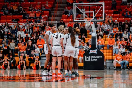team huddle vs. kansas