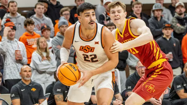 Parsa Fallah posting up