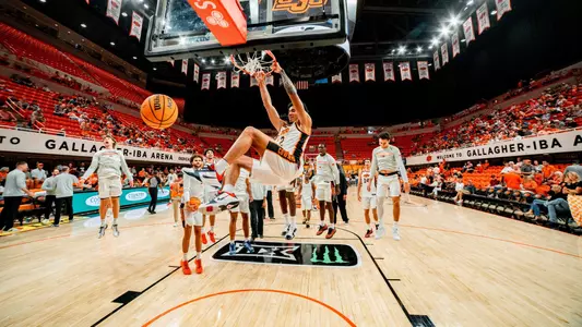 Felesi dunks during warmups