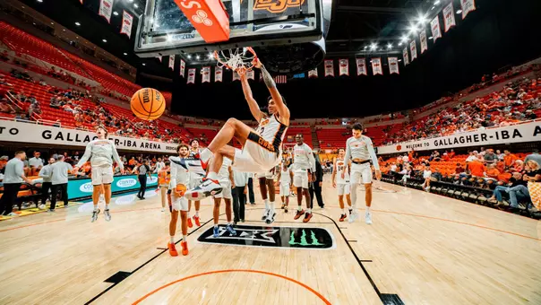 Felesi dunks during warmups