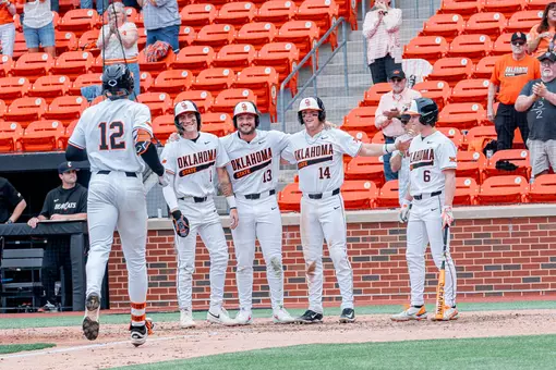 Brueggemann HR celebration vs. Cincinnati