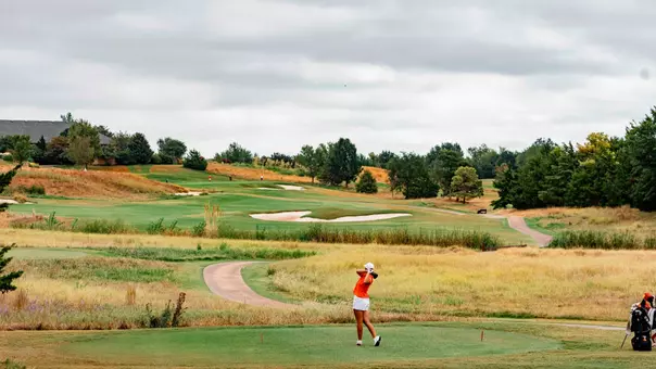 Lucy Darr teeing off