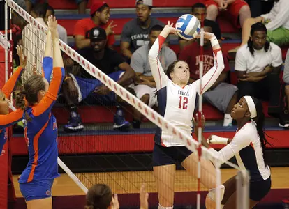 Ty Laporte had a team-high 10 kills, and Amanda Philpot (12) had a team-high 26 assists vs. Florida.