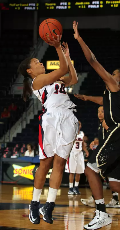 Diara Moore (photo by Joshua McCoy)