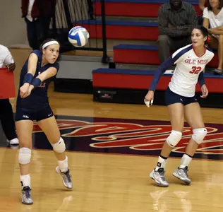 Freshman libero Kristen Brashear, a Louisville, Ky., native, is averaging 3.54 digs per set.
