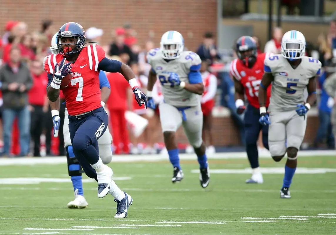 Mark Dodson scored two touchdowns of 60+ yards in the win. (photo by Joshua McCoy)