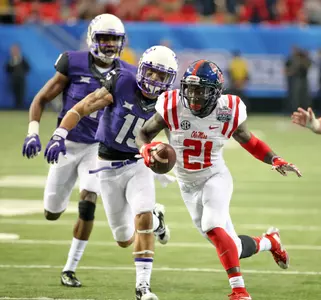 Senquez Golson returns an interception. (photo by Joshua McCoy)