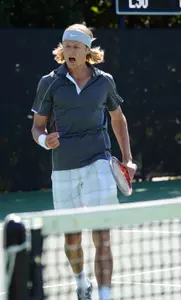 Nik Scholtz won his eighth in a row Sunday.