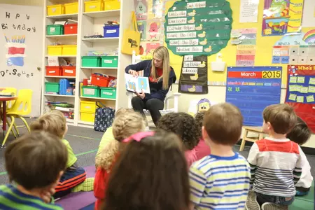 Aubrey Edie reading to elementary school kids.