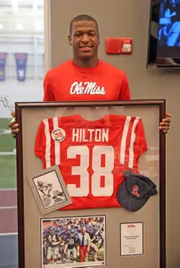 Chucky Mullins Courage Award winner Mike Hilton (photo by Joshua McCoy)