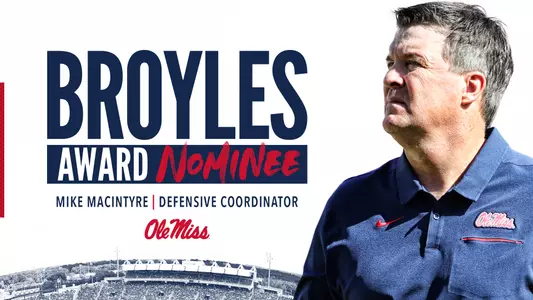 Broyles Award - Mike MacIntyre