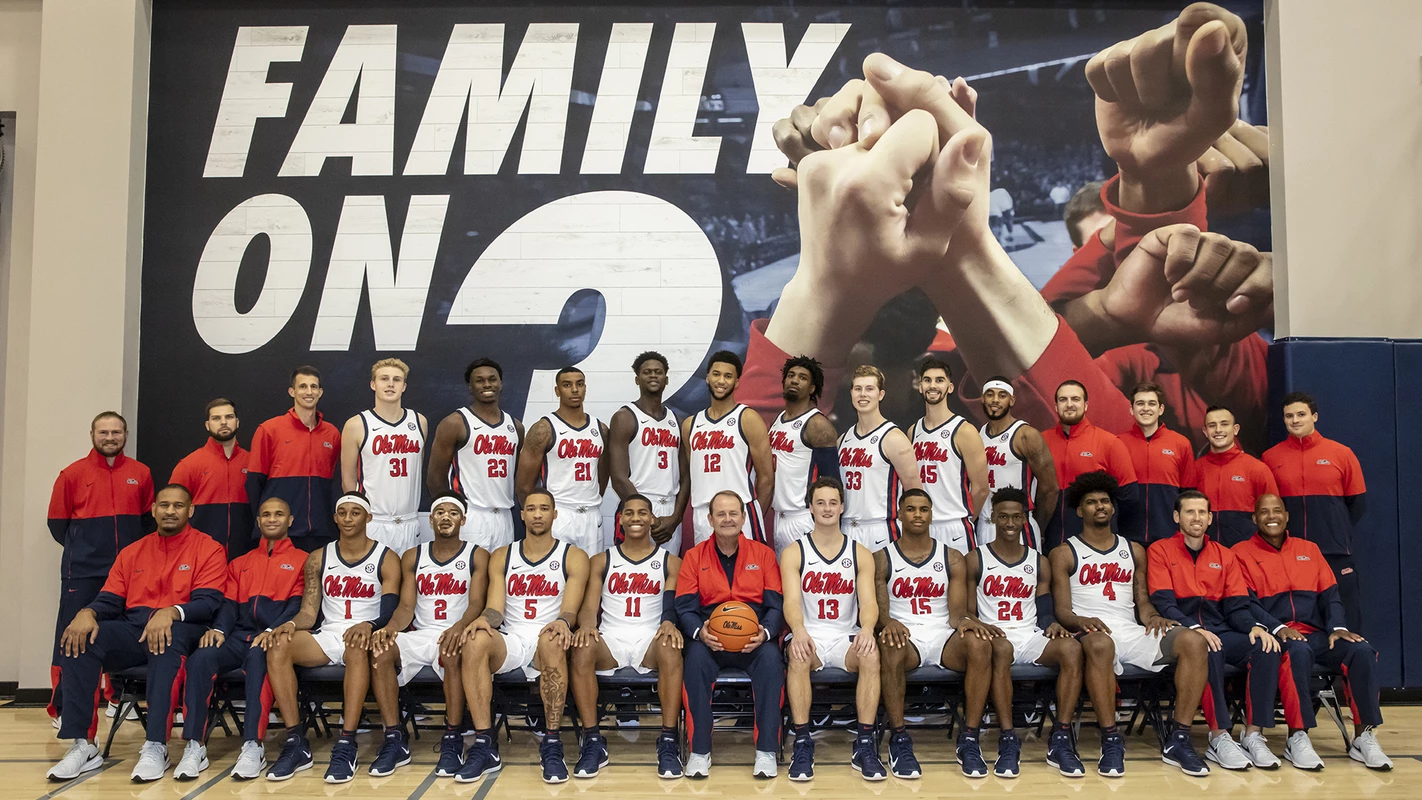 men's basketball team photo 2020-21