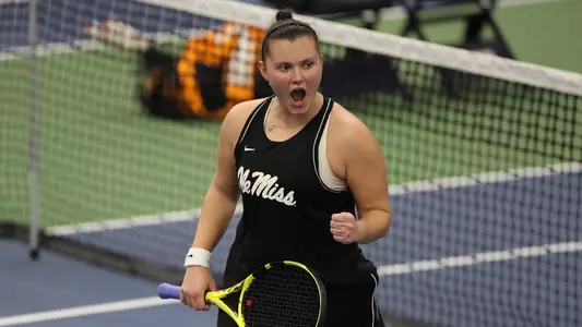 Sabina Machalova_Fist Bump