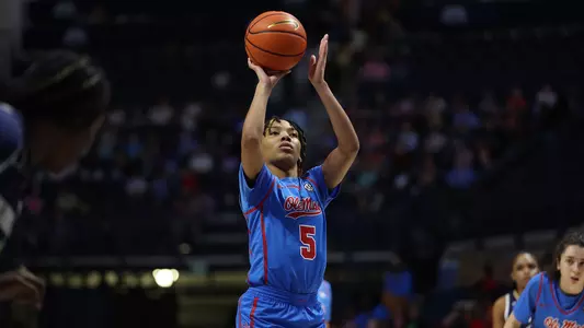 Snudda Collins Queens WBB
