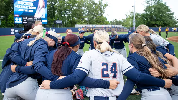 Team Huddle_Southern Miss_Web