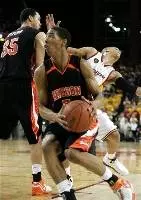 Men's Hoops Hosts Youth Tournament May 5-6