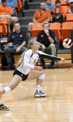 Volleyball Drops Pac-10 Opener to No. 7 Washington