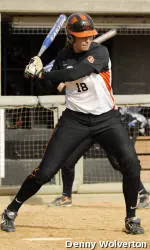 Softball Drops UC Davis; Completes Three-Game Season Sweep