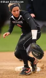 Softball Loses to No. 3 Arizona