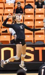 Volleyball Finishes Second at Holiday Inn Classic in Dramatic Fashion