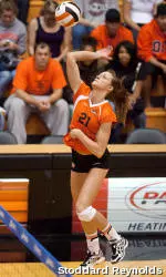 Volleyball Pushes Past Portland with Sweep