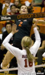 Rourke and Sawatzky Lead Beavers to Sweep of Marquette