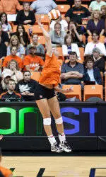 Volleyball Falls to UC Davis