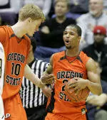 Men's Hoops Edges Washington State, 54-52